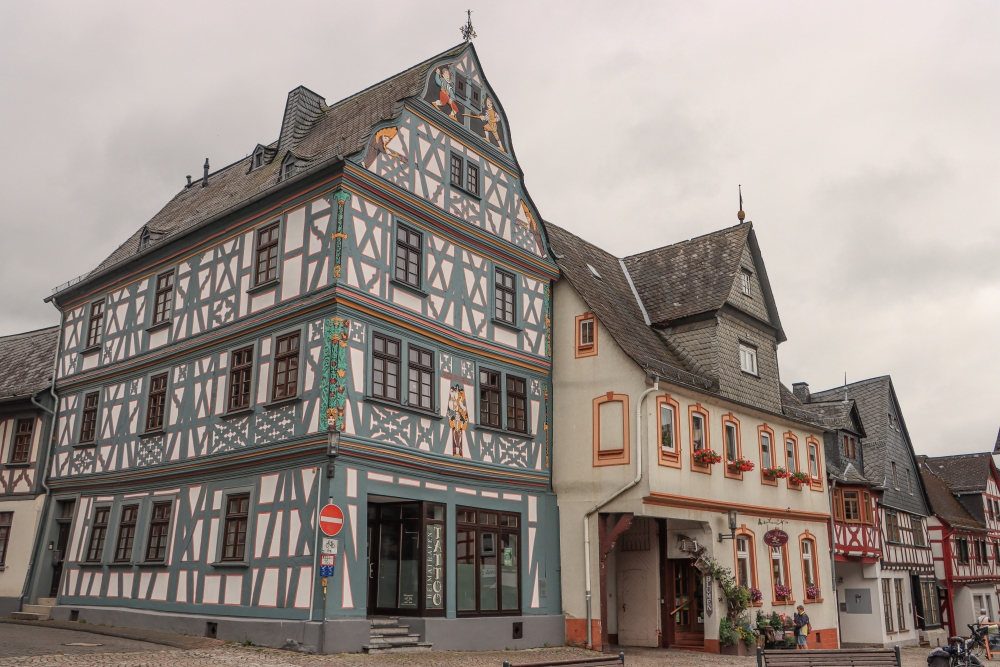 Bad Camberg; Markt mit Tiefenbachhaus