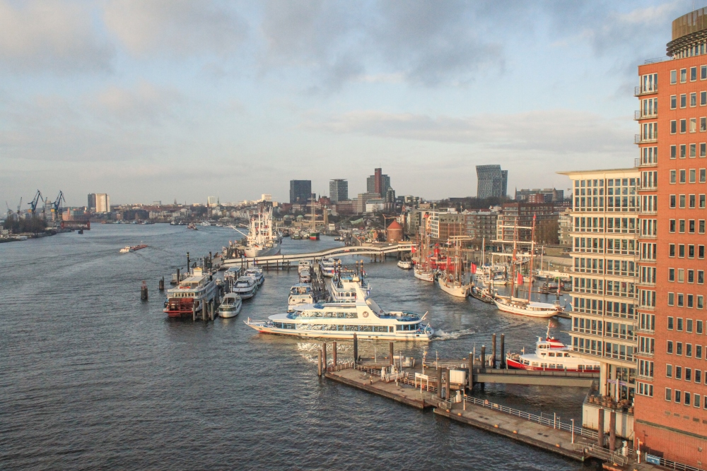 Hamburg; Elbpanorama von der Elbphilharmonie