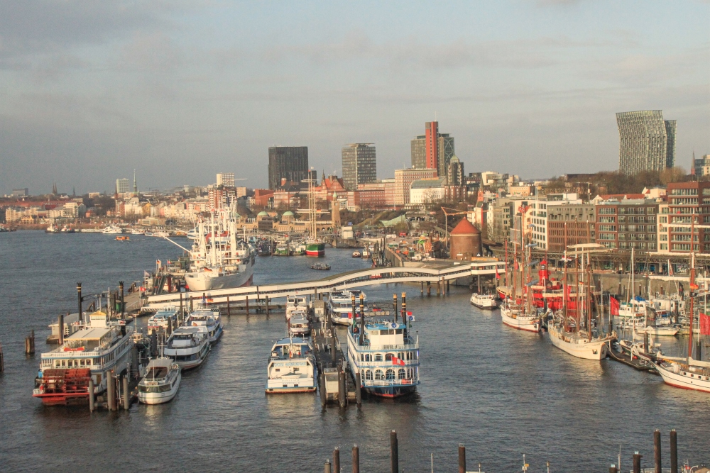 Hamburg; Elbpanorama von der Elbphilharmonie