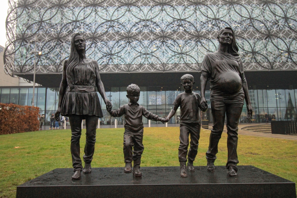 Birmingham; Centenary Square vor der Bibliothek