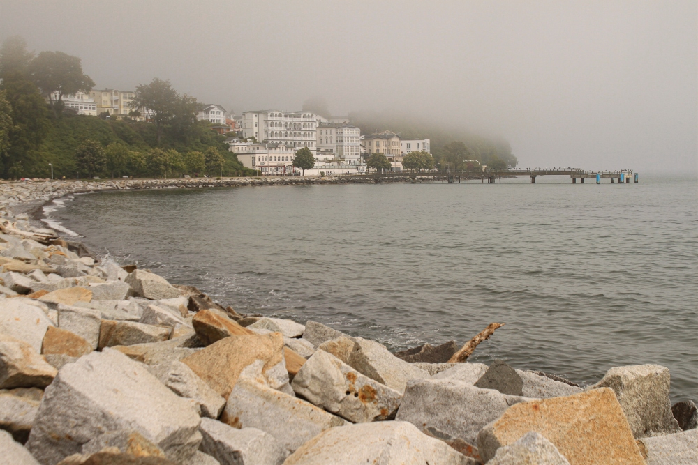 Sassnitz auf Rügen; Altstadt im Nebel