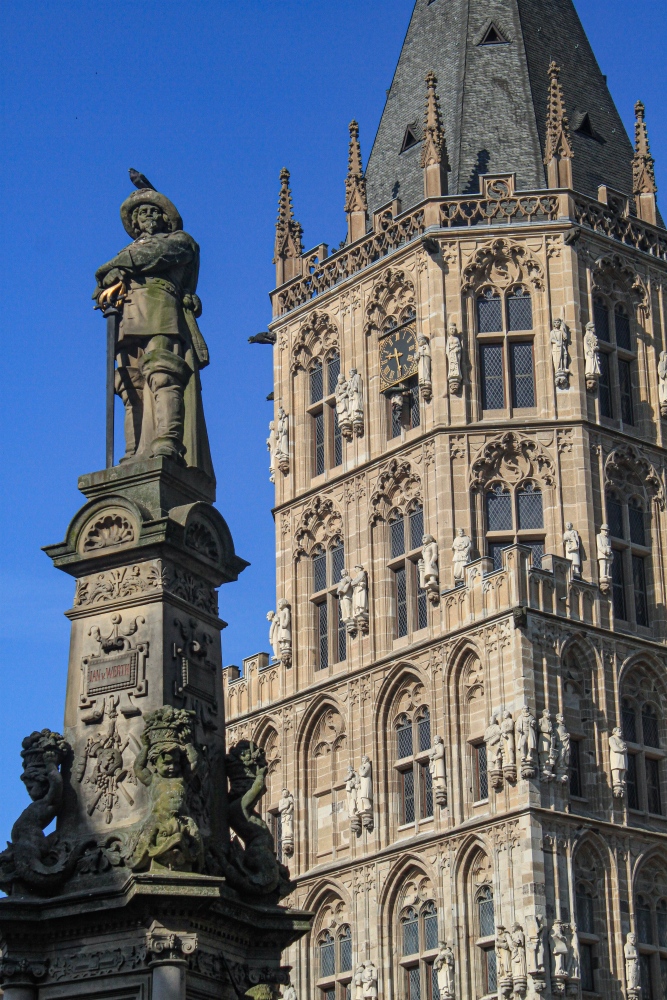 Köln; Rathausturm mit Jan von Werth-Brunnen