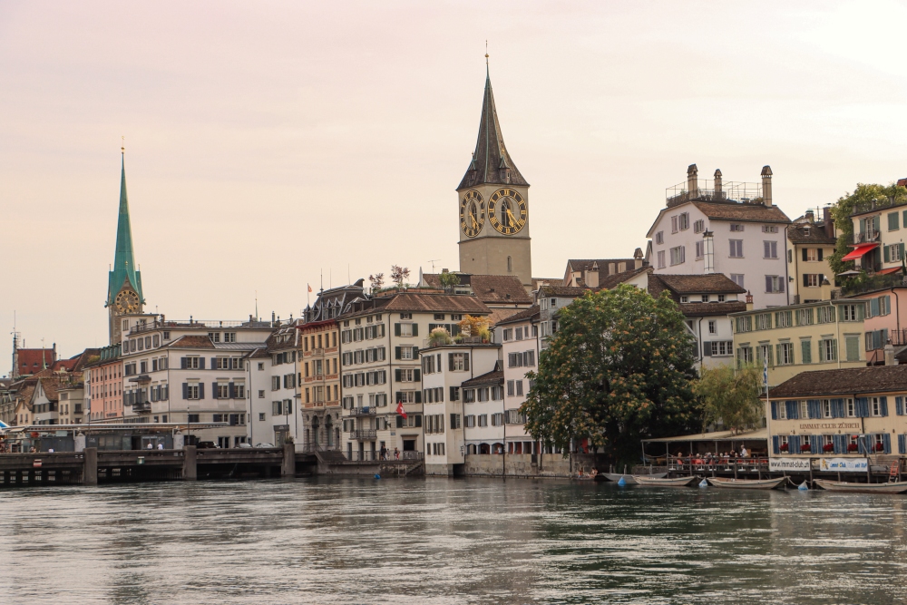 Zürich; Altstadtufer an der Limmat