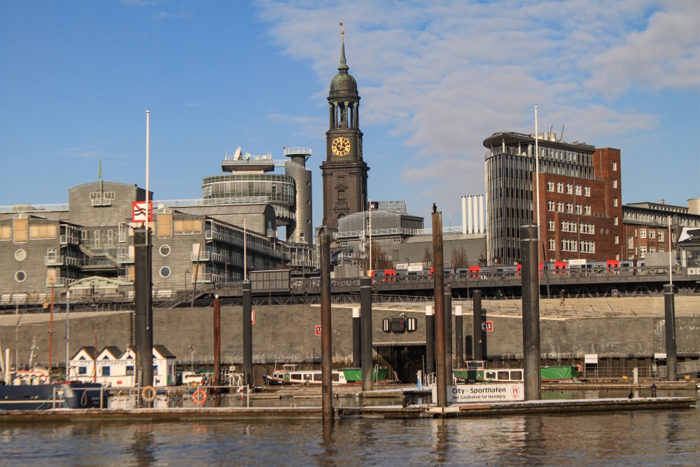 Hamburger Hafen am Baumwall