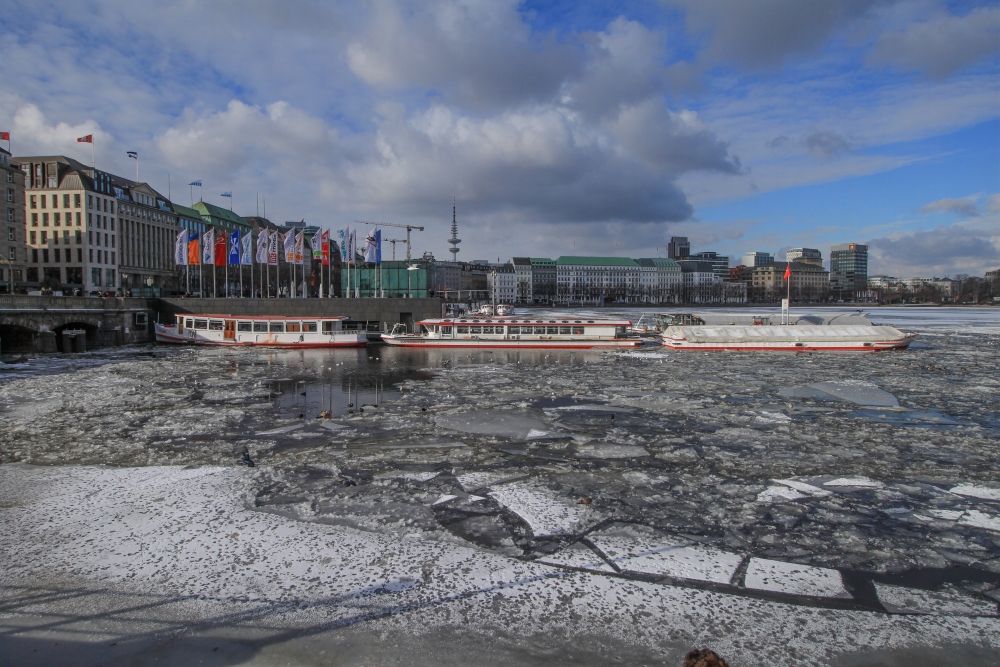 Hamburg; Winterliche Binnenalster