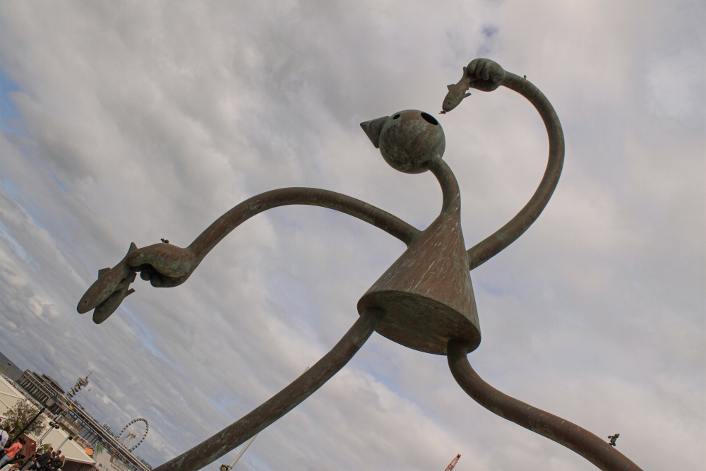 Scheveningen; Skulptur an der Strandpromenade