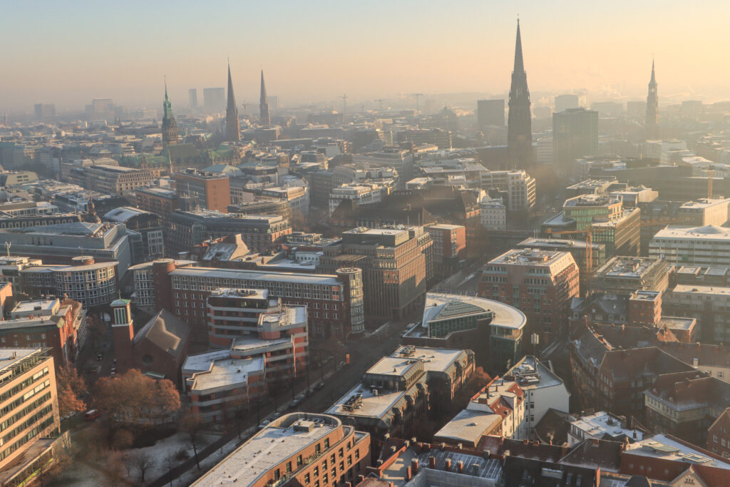 Hamburg; Altstadtpanorama von St. Michaelis