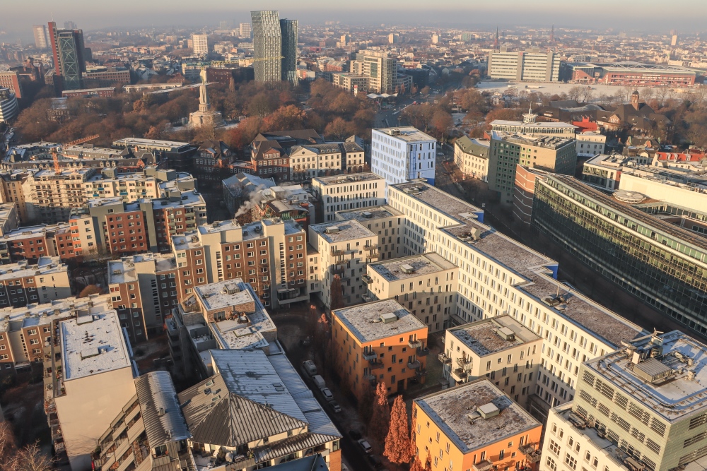Hamburg; Alter Elbepark mit Bismarckdenkmal und Zeughausmarkt