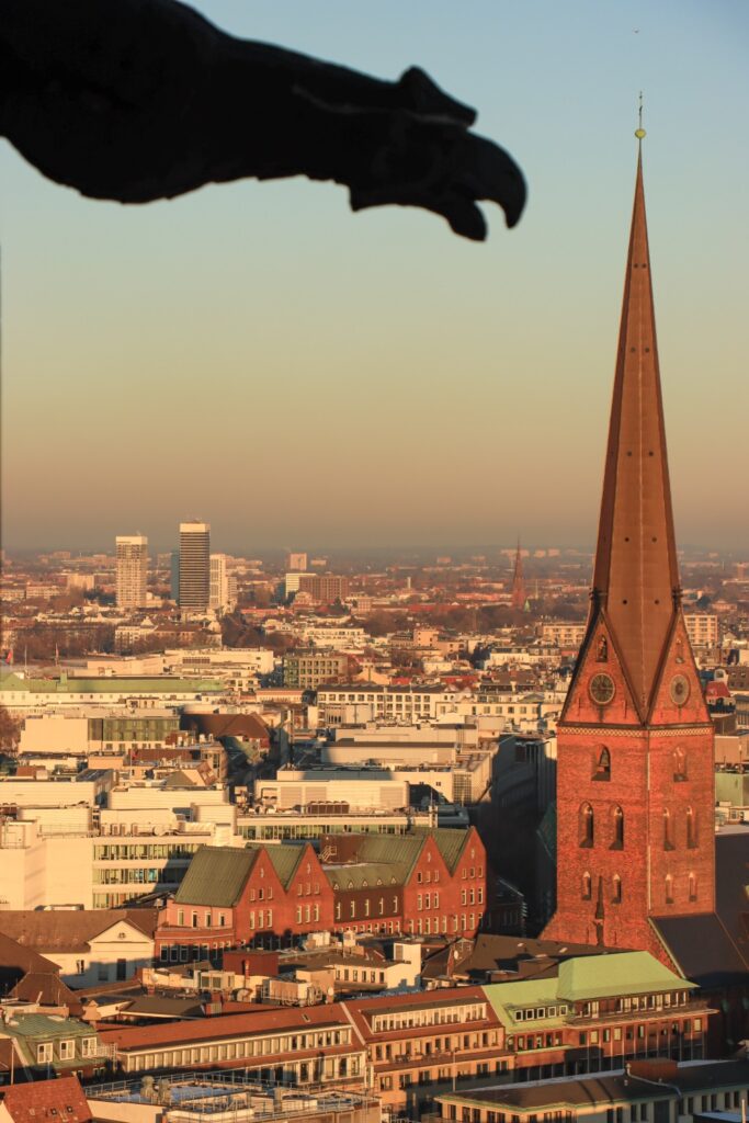 Hamburg; St. Petri und Mundsburger Türme