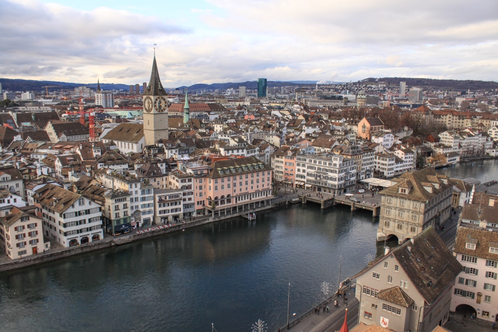 Zürich; Altstadtpanorama vom Großmünster