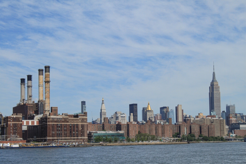 NYC; Manhattan Skyline über Stuyvesant Town