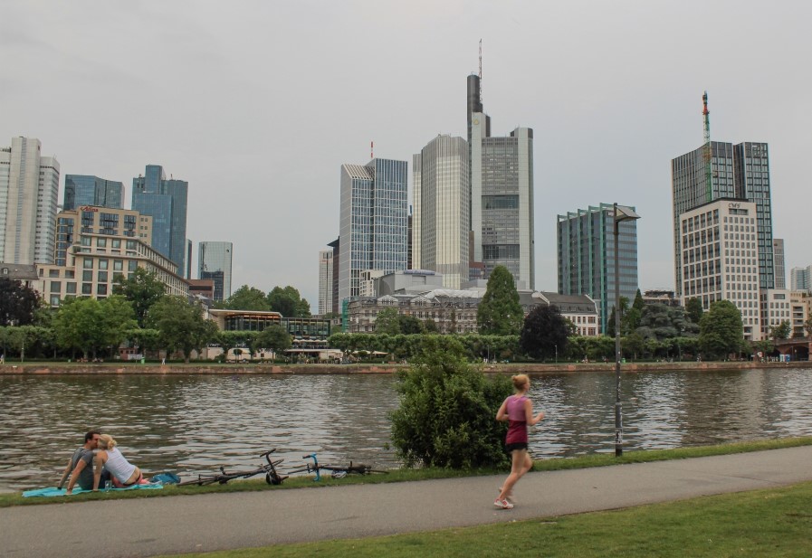 Frankfurt, Südliche Mainpromenade