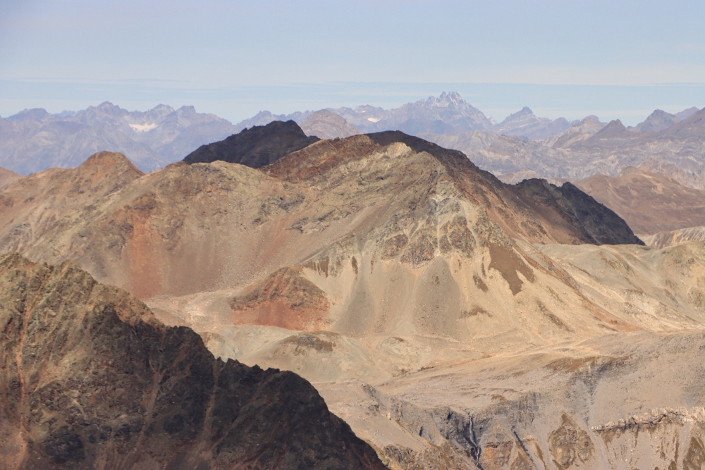 Hochalpine Landschaft in Licht und Schatten