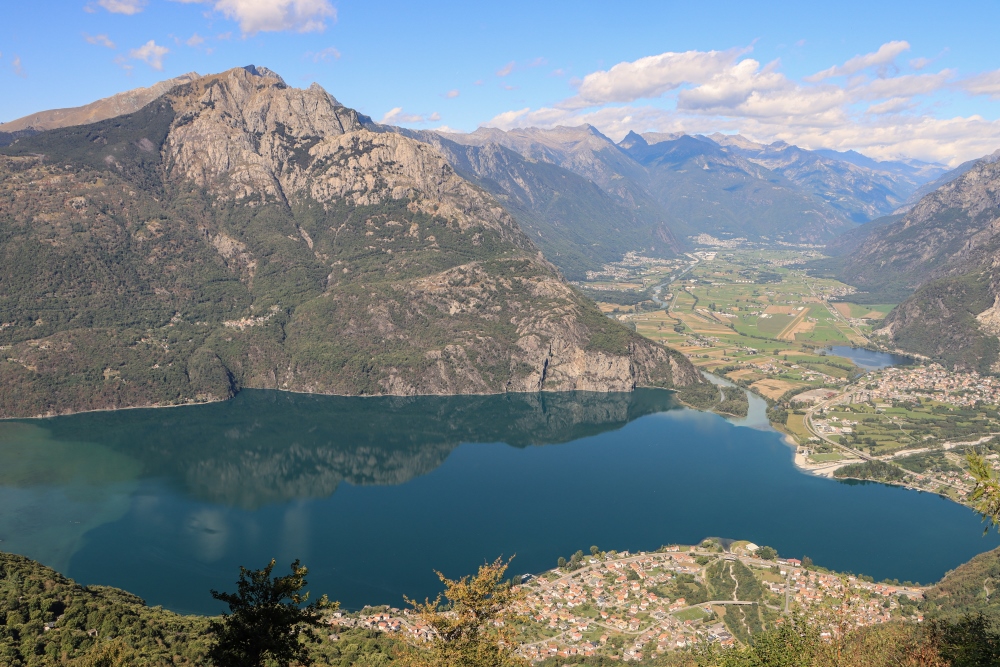 Lago di Mezzola mit Monte Berlinghera