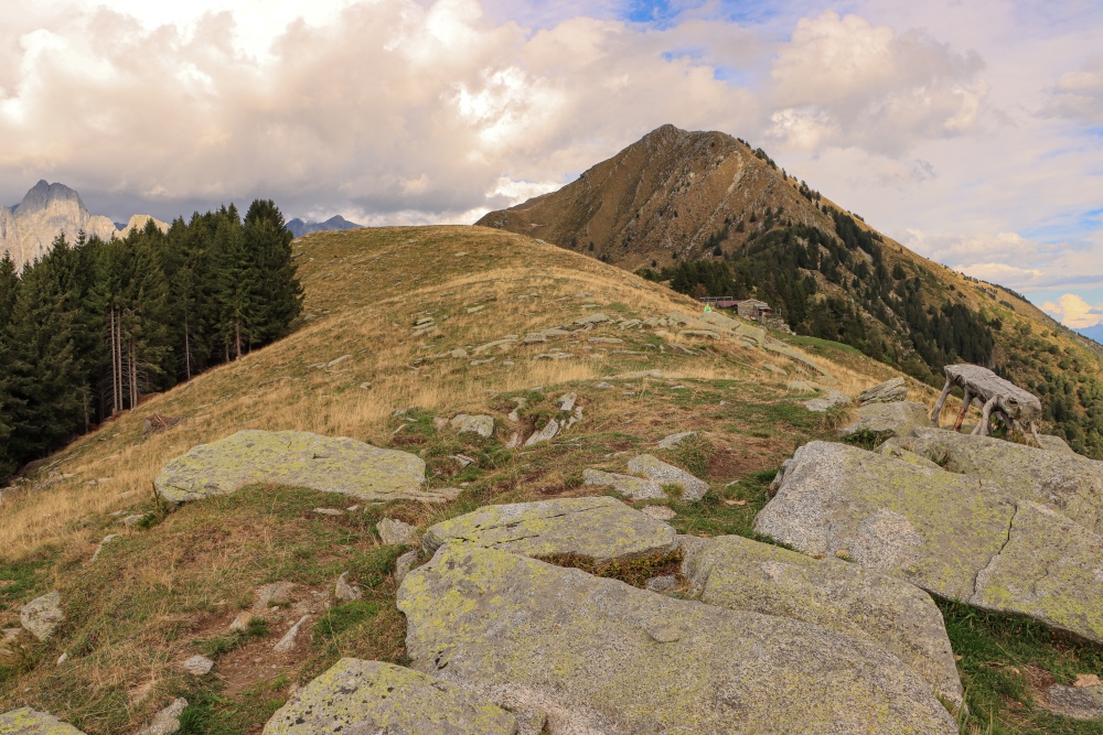 Monte Bassetta; Blick zum Monte Brusada