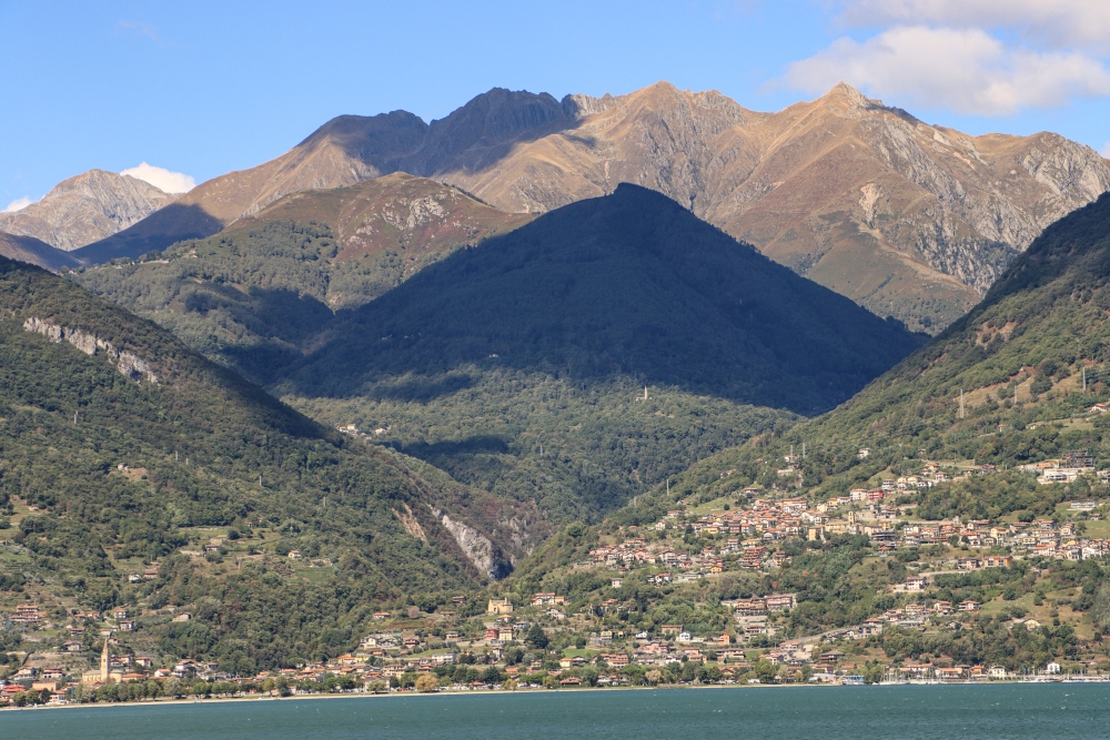 Lago di Como; Blick vom Lido in Colico hinüber nach Domaso und Vercana
