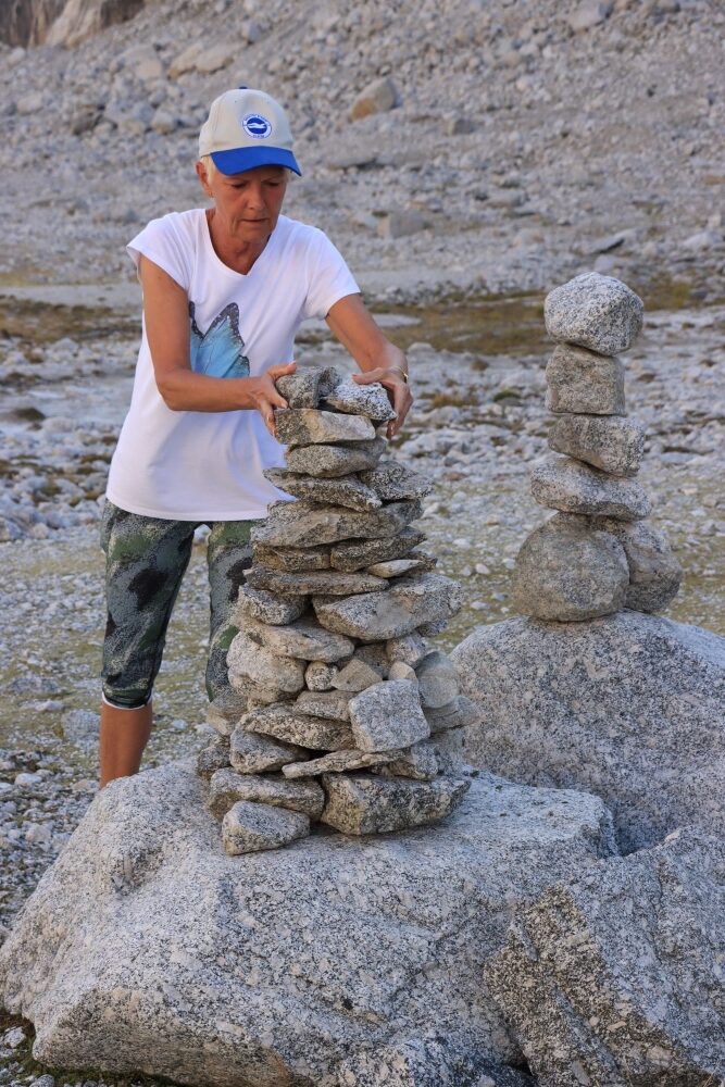 Türmchen bauen am Forno Gletscher