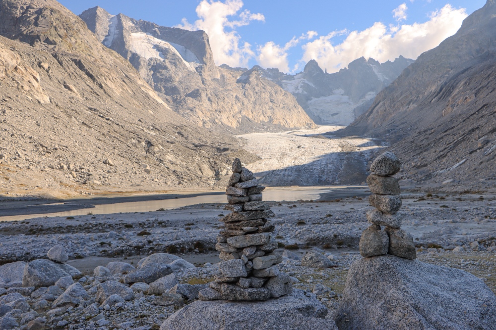 Türmchen bauen am Forno Gletscher