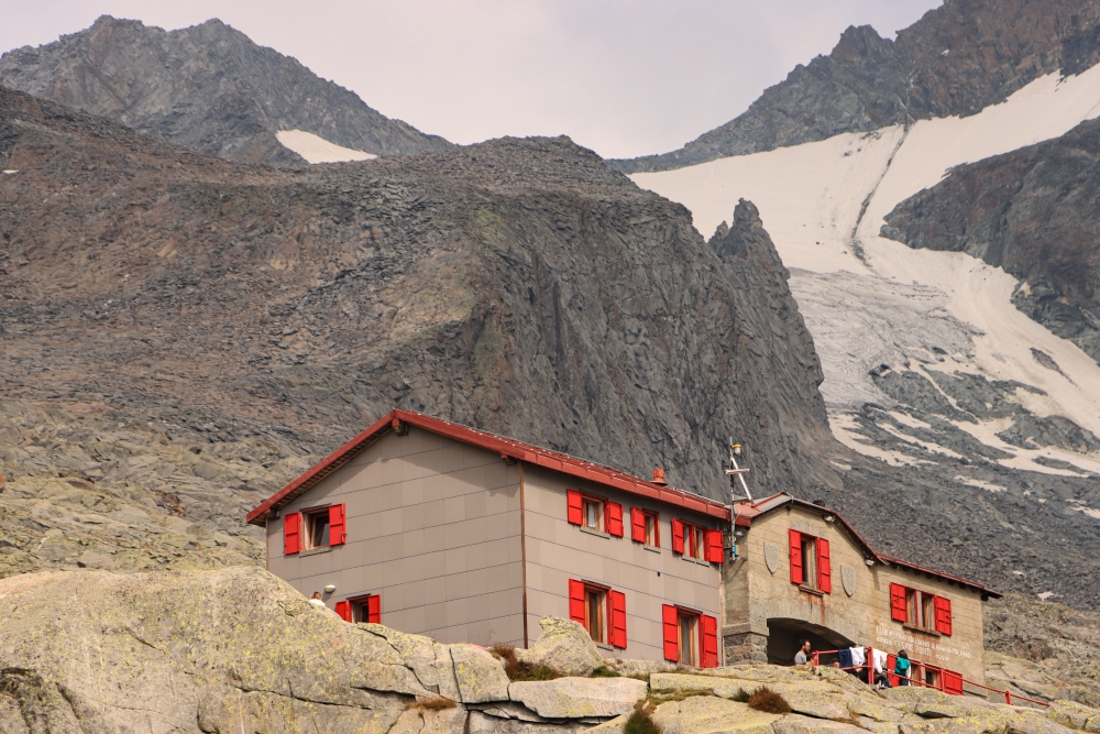 Rifugio Ponti (2559) unterhalb des Monte Disgrazia