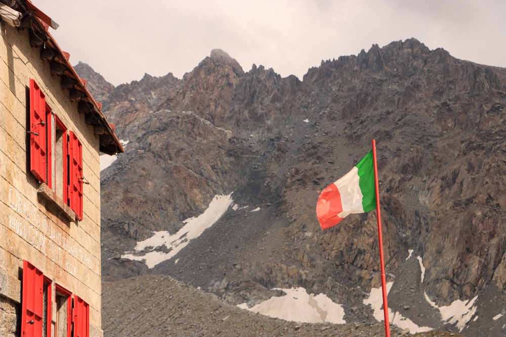 Rifugio Ponti (2559) unterhalb des Monte Disgrazia