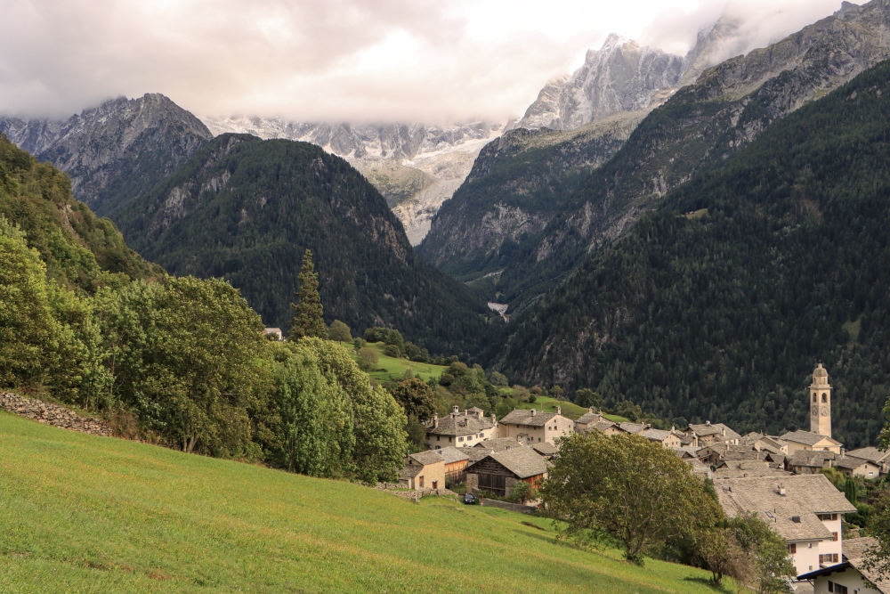 Alpenidylle im Bergell; Blick auf Soglio