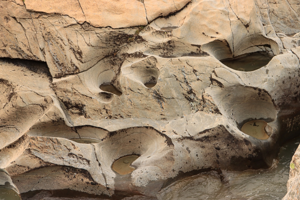 Val Masino; Kraft des Wassers am Fels, Preda Rossa