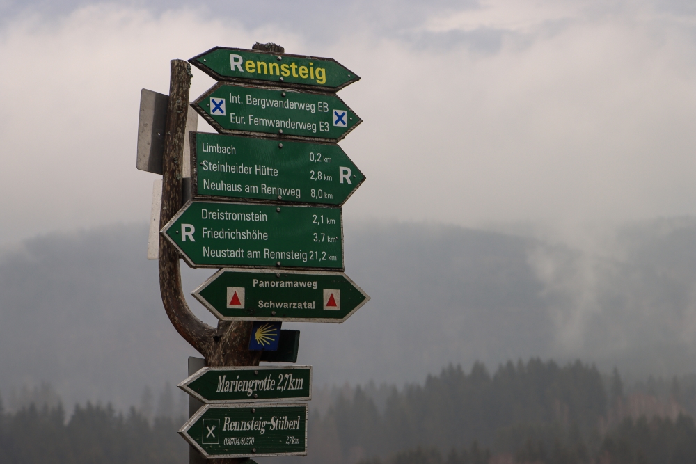 Wegweiser am Rennsteig