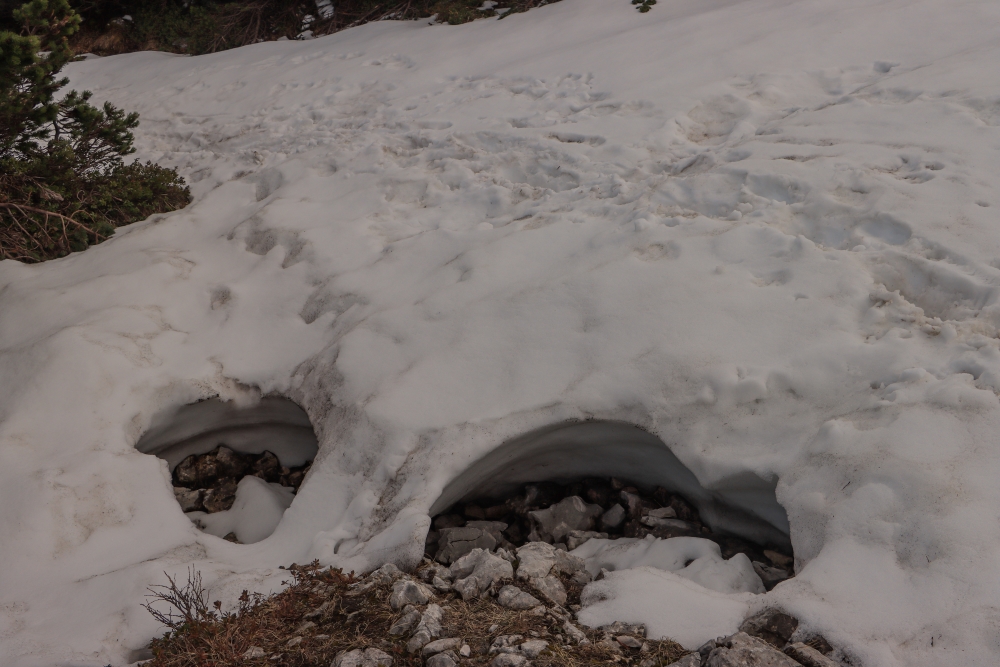 Höllengebirge, Gefährliche Schneefelder