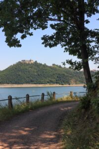 Eder-Radweg mit Schloss Waldeck