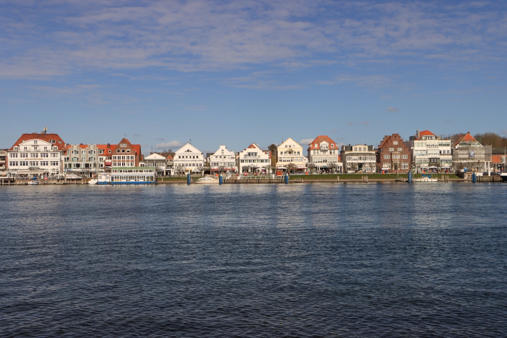 Travemünde, Vorderreihe an der Trave