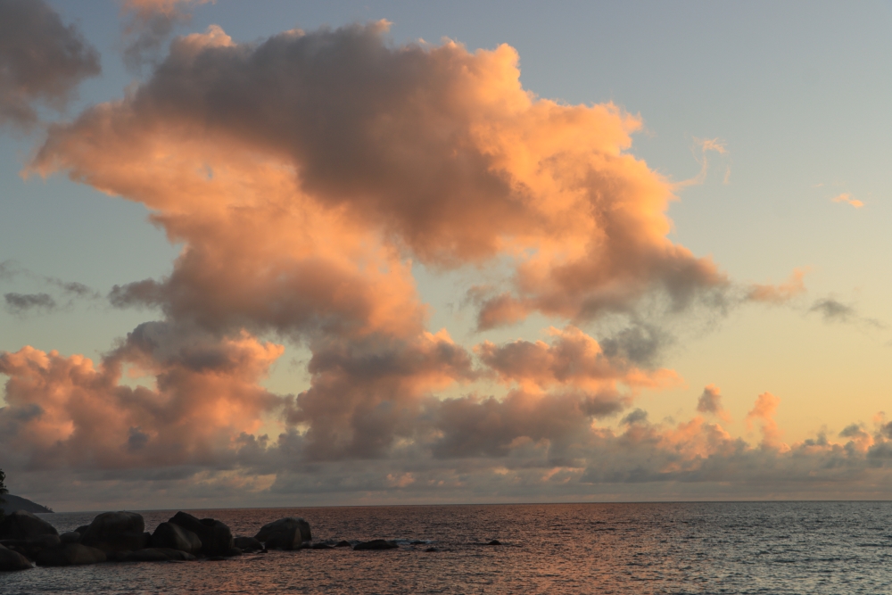 Seychellen; Mahé, Abendhimmel von Glacis