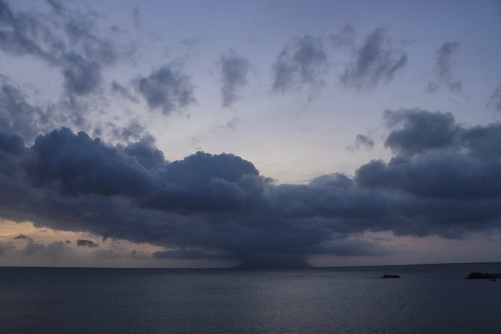 Seychellen; Insel Silhouette