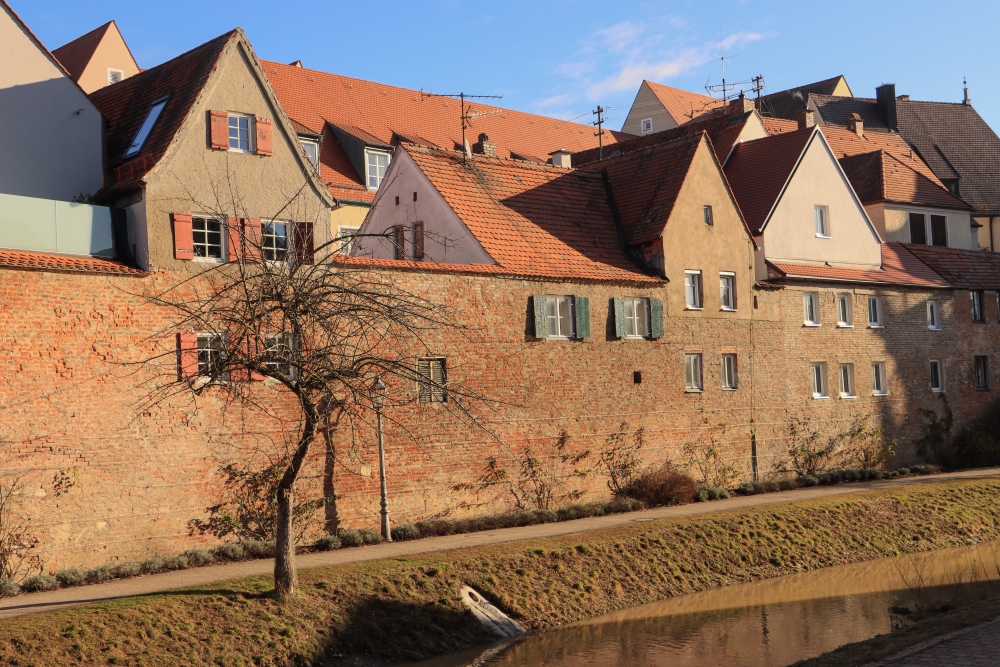 Donauwörth, Wohnen an und in der Stadtmauer