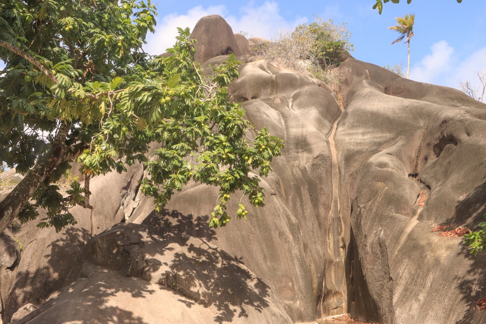 Seychellen; La Digue, Monolith