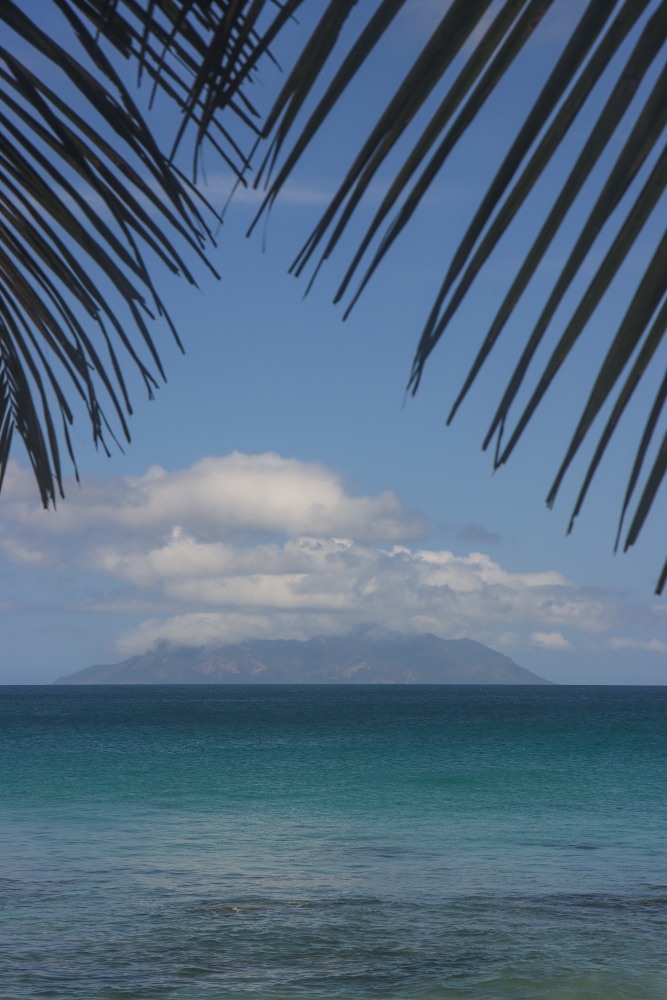 Seychellen; Insel Silhouette