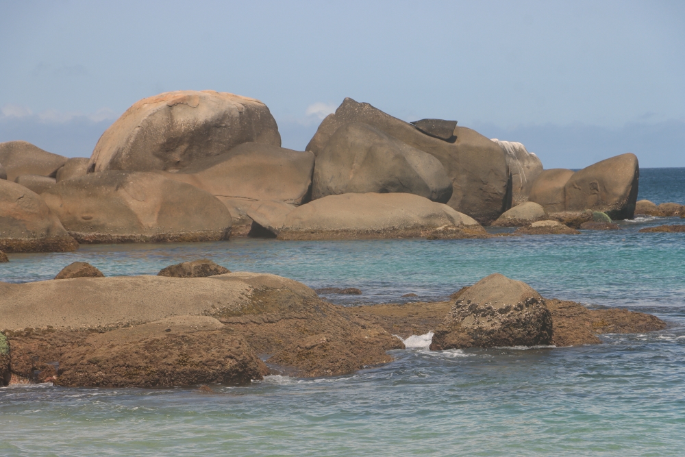 Seychellen; Mahé, Granitfelsen in Glacis