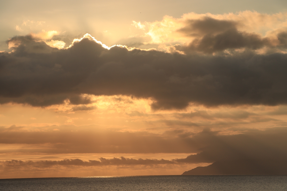 Seychellen; Sonnenuntergang von Mahé