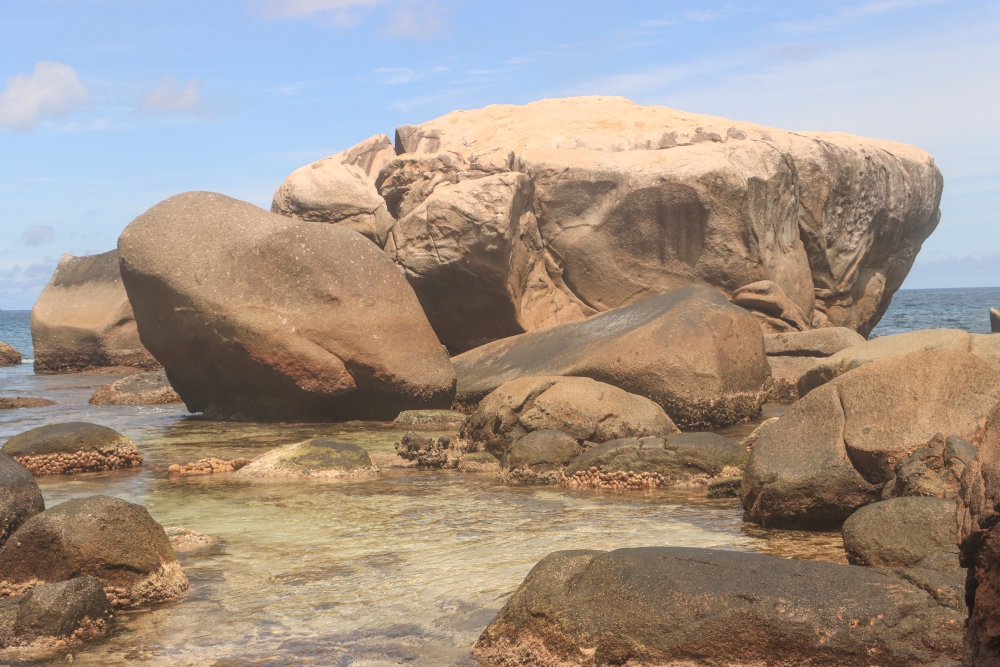 Seychellen; Mahé, Granitfelsen