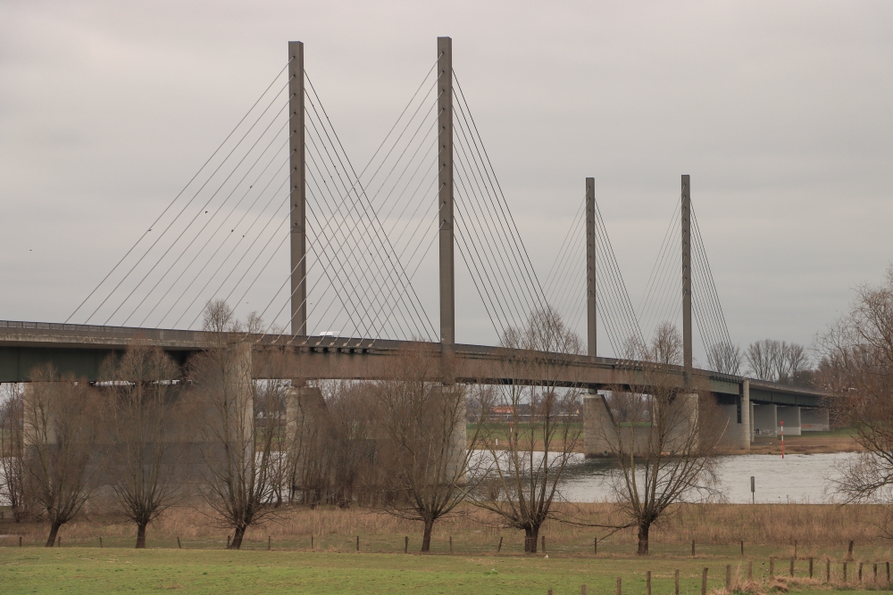 Niederrhein, Rheinbrücke
