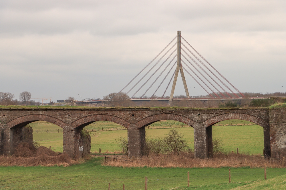 Niederrhein, Rheinbrücke