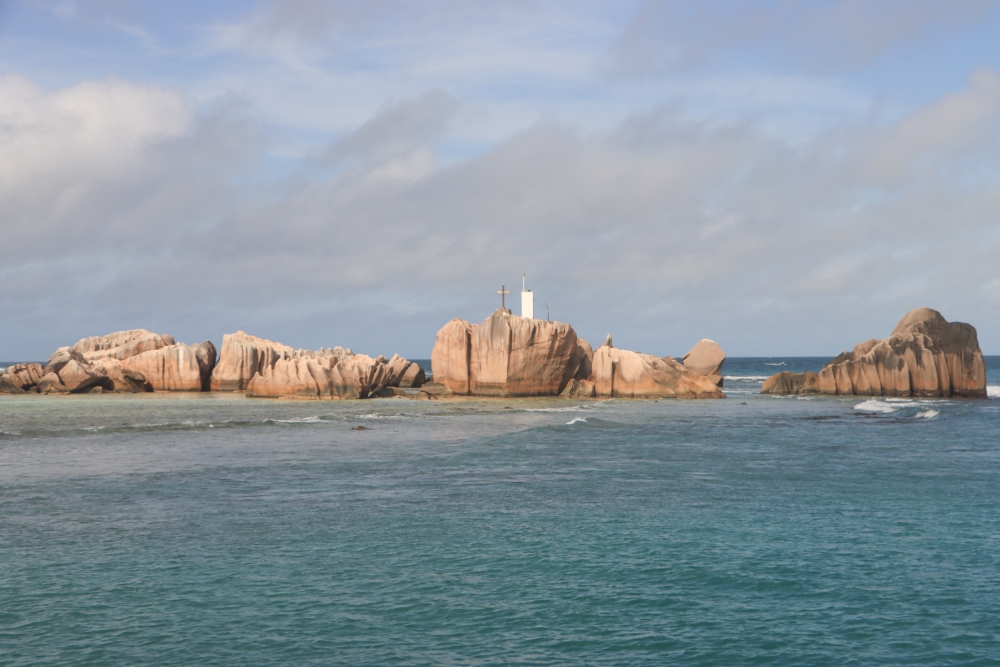 Seychellen; La Digue, Hafeneinfahrt